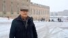 Чары Анамурадаў каля каралеўскай рэзыдэнцыі ў Стакгольме