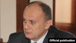 Министр обороны Армении Сейран Оганян (архив)