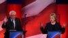 Hillary Clinton (R) și Bernie Sanders la o dezbatere la University of New Hampshire în Durham, la 4 februarie