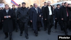 Armenia - Opposition leaders Levon Ter-Petrosian (C) and and Stepan Demirchian (second from left) lead a demonstration in Yerevan, 1Mar2014.