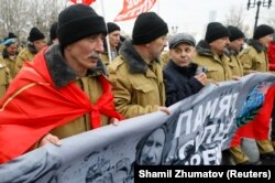 Participants, including veterans of the military campaign, march during a ceremony marking the 30th anniversary of the withdrawal of Soviet troops from Afghanistan in Moscow on February 15.