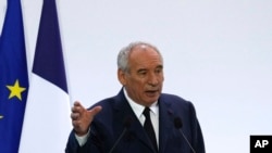 Франсоа Бајру ја презеде функцијата пред само девет месеци, а денеска ѝ беше изгласана недоверба на неговата влада.
