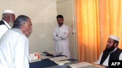 په سوات کې د یو شرعي عدالت پر مهال مقدمه اورېدل کېږي