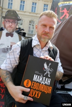 Антін Мухарський під час презентації своєї книги «Майдан. Революція Духу» на «Форумі видавців у Львові», 10 вересня 2015 року