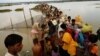 Refugiați rohingya la un punct de trecere a graniței de pe rîul Naf, laTeknaf, Bangladesh, 7 septembrie 2017