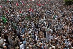 Supporters of Jamiat Ulema-e-Islam attend an anti-government march in Islamabad on November 1.