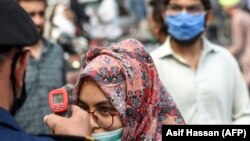 په پاکستان کې د کورونا وایرس ورځنیو پېښو شمېر په کمېدو وو. 