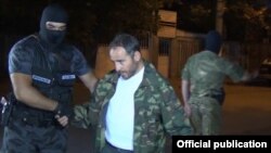 Armenia - Artur Sargsian surrenders to law-enforcement bodies outside a police base in Yerevan, 31Jul2016.