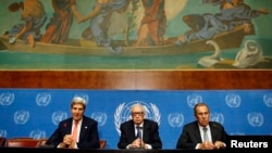 John Kerry, Lahdar Brahimi și Serghei Lavrov, la sediul ONU din Geneva, 13 septembrie.