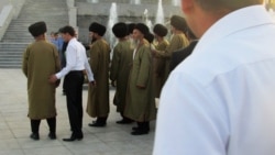 Halk Maslahatynyň mejlisine gatnaşyjylar. Türkmenistanyň "Ýaşlyk" telekanalyndan alnan surat (Arhiw suraty)