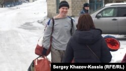 Ильдар Дадин абактан бошонгон кезде. 