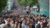 Zeci de mii de moscoviţi au continuat acţiunile spontane de protest după învestirea lui Putin.