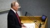 Президент России Владимир Путин выступает на пленарном заседании Государственной думы РФ.