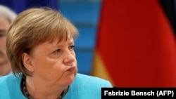 Angela Merkel la o ședință de cabinet guvernamental, 10 iunie 2020.