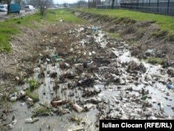 În apropierea pieţei centrale din Stăşeni