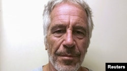 Controversarul om de afaceri american Jeffrey Epstein apare într-o fotografie făcută pentru registrul infractorilor sexuali al Diviziei de Servicii de Justiție Penală din statul New York. 28 martie 2017.