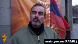 Ժիրայր Սեֆիլյանը Ազատության հրապարակում, արխիվ: