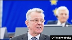 Președintele Pál Schmitt, pledînd cauza Ungariei în Parlamentul European
