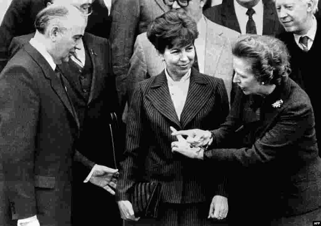 With his wife, Raisa, and British Prime Minister Margaret Thatcher in 1984. 