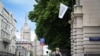 Флаг Исламского Эмирата Афганистан на посольстве Афганистана в Москве