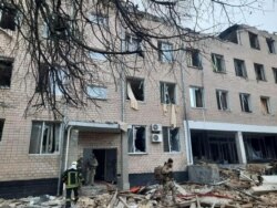 Zgrada vojne baze kod Kijeva granatirana u ruskim napadima