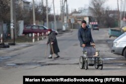 A small marketplace of grocery stores, pharmacies, COVID-testing sites, and taxi services has sprung up at the administrative border checkpoint at Stanytsya Luhanska.