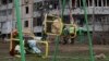 За даними ОГП, 24 квітня внаслідок обстрілу Києва загинув 17-річний хлопець, ще 10 дітей постраждали: пʼять хлопчиків віком 3, 5, 10, 12 та 17 років і пʼять дівчаток віком 14, 15 та 17 років