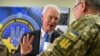 Американський сенатор Рон Джонсон (посередині) на Яворівському полігоні. Львівщина, 8 грудня, 2018 року 