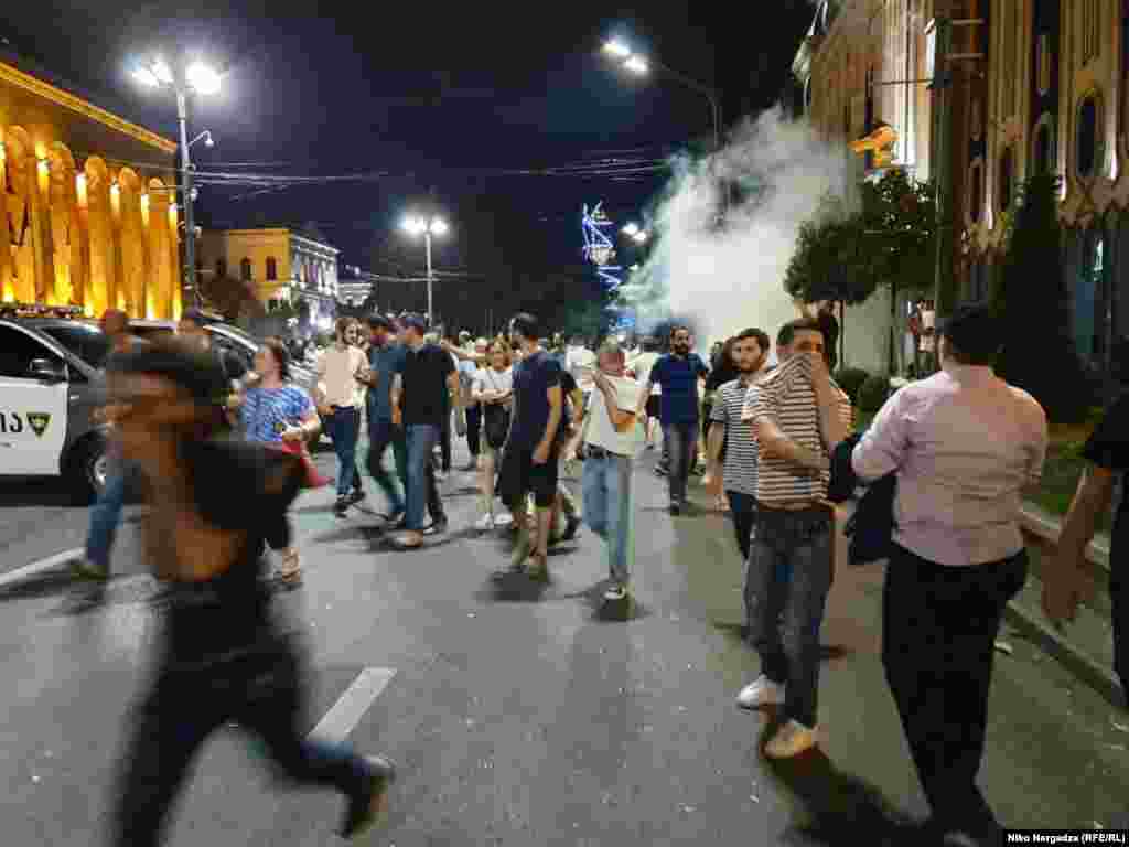People flee clouds of tear gas.&nbsp;