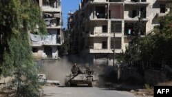 Syria -- Syrian pro-government forces take part in an operation to take control of Aleppo's Suleiman al-Halabi neighborhood, which is divided by the front line that separates the rebel-held east and regime-held west of the northern city, September 30, 201