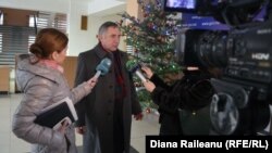 Directorul Ion Ioncev intervievat în Liceul său de la Tiraspol