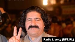 د پښتون ژغورنې غورځنګ مخکښ علي وزیر 