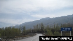 The Tajik-Kyrgyz border at Chorkuh (file photo)