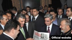 Հայաստանի եւ Թուրքիայի նախագահները պաշտոնական ընդունելության ժամանակ: Բուրսա, 14-ը հոկտեմբերի, 2009