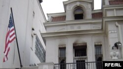 Zgrada američka ambasada u Beogradu nakon nerede povodom proglašenja nezavisnosti Kosova prošle godine