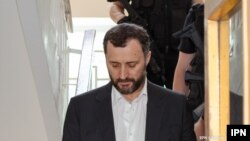 Vlad Filat, escortat de trupele de pază