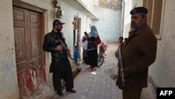 Polio vaccination teams are routinely escorted by police in the western regions. (file photo)