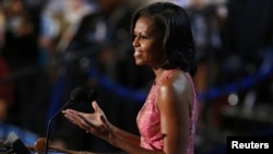 Michelle Obama adresîndu-se participanților la Convenția Națională a Partidului Democrat de la Charlotte