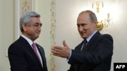 Президенты Армении и России - Серж Саргсян (слева) и Владимир Путин (архив)