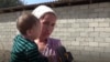 Модари гумонбар дар сӯзанзании кӯдак: "Таҳдид карданд, ки ба танам даҳ сӯзан мехалонанд" ВИДЕО