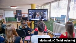 Ученици во средно школо во Македонија.