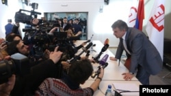 Armenia - Prime Minister Karen Karapetian speaks to journalists during a visit to Gyumri, 7Dec2016.