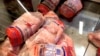 В Туркменистане временами невозможно приобрести такие виды продуктов, как куриные окорочка и яйца.