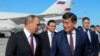 Орусиянын президенти Владимир Путин Кыргызстандын премьер-министри Сооронбай Жээнбеков менен жолугушкан учур. 28-февраль, 2017-жыл. 